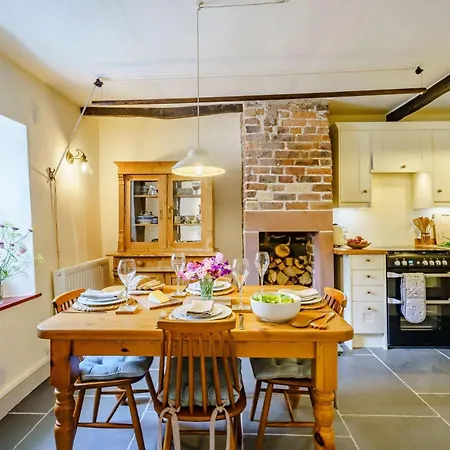 2 Bed In Eaglesfield 85288 Holiday home *